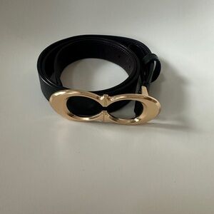Black coach belt size small. Never worn to big for me!